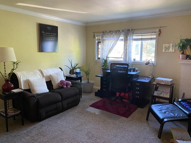 1024 East Swallow Road in Fort Collins, CO - Foto de edificio - Building Photo