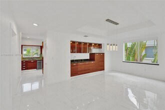 10065 Bay Harbor Terrace in Bay Harbor Islands, FL - Building Photo - Building Photo