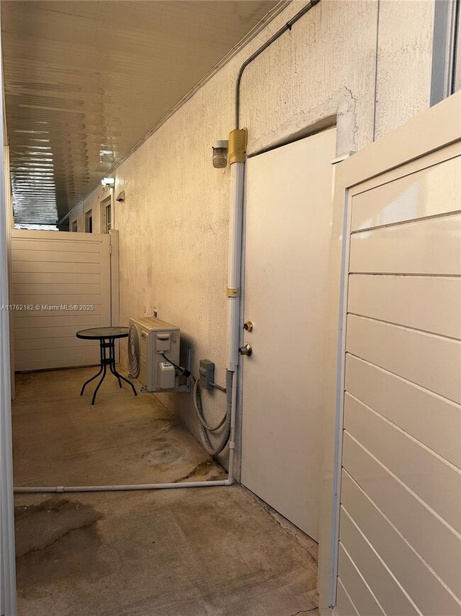13591 SW 176th Terr in Miami, FL - Building Photo - Building Photo