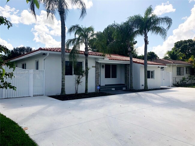 6320 SW 24th St in Miami, FL - Building Photo - Building Photo