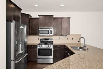 433 199th Pl SW in Lynnwood, WA - Foto de edificio - Building Photo