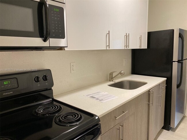 303 SW 24th Rd in Miami, FL - Building Photo - Building Photo