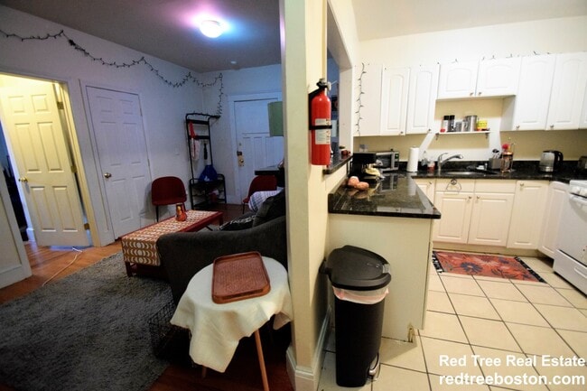 54 Egmont St in Brookline, MA - Foto de edificio - Building Photo