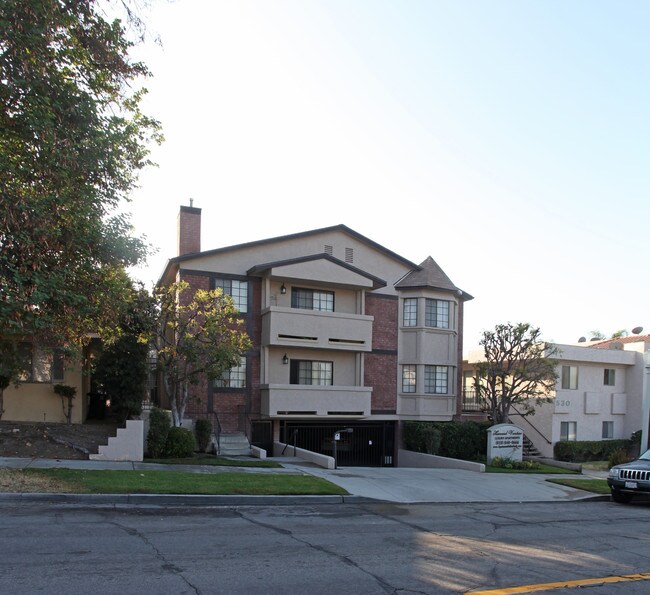 534 E Harvard Rd in Burbank, CA - Building Photo - Building Photo