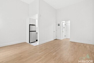 39 W 16th St in New York, NY - Building Photo - Building Photo