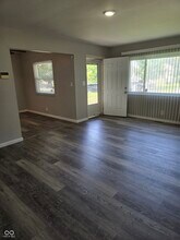 3321 Hovey St in Indianapolis, IN - Foto de edificio - Building Photo