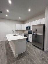 4656 28th St SW in Lehigh Acres, FL - Foto de edificio - Building Photo