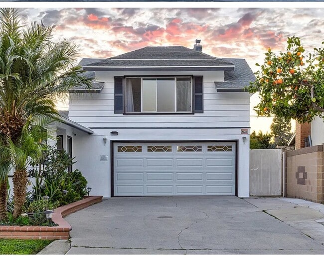 16681 Landau Ln in Huntington Beach, CA - Building Photo - Building Photo