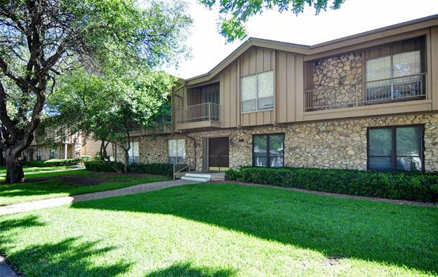 11400 Park Central Pl in Dallas, TX - Building Photo