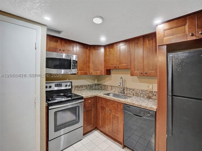property at 4166 Inverrary Dr