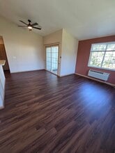 2125 Silverstone Dr in Carpentersville, IL - Building Photo - Building Photo