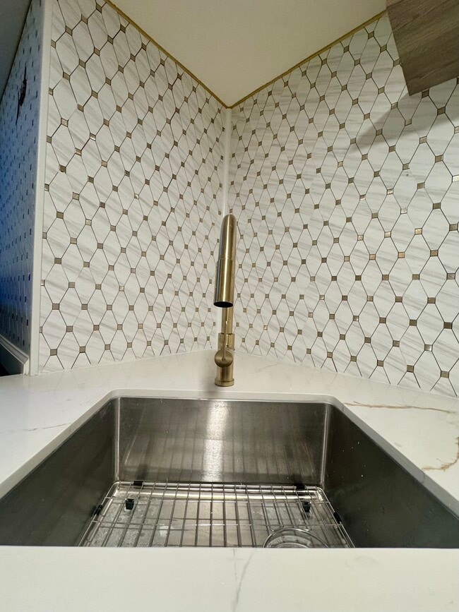 22700 McKean Rd, Unit A in San Jose, CA - Building Photo - Building Photo