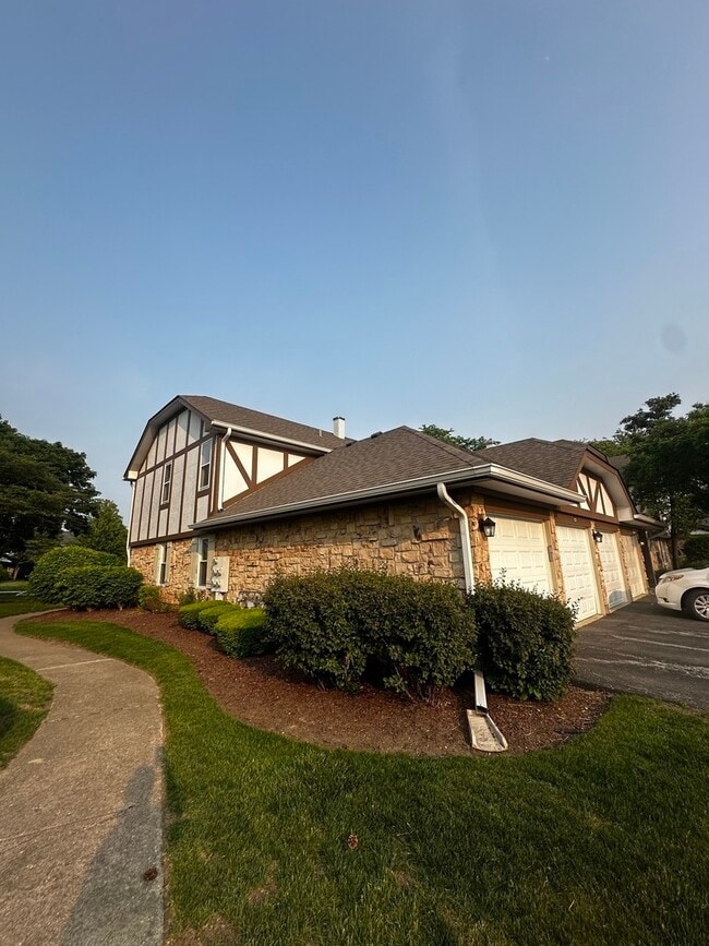 property at 1327 Coventry Cir