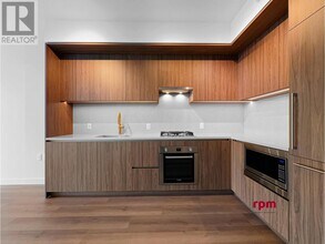 5987-5987 Wilson Ave in Burnaby, BC - Building Photo - Building Photo