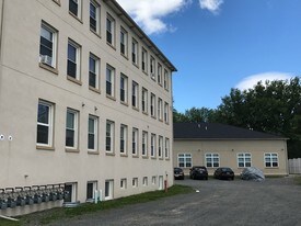 211 W State St, Unit #4 in Johnstown, NY - Building Photo