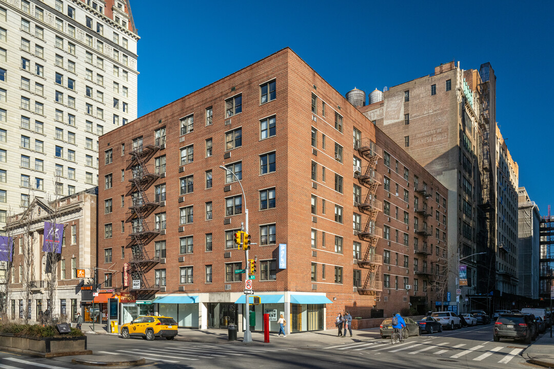 Union Terrace Condominium in New York, NY - Building Photo