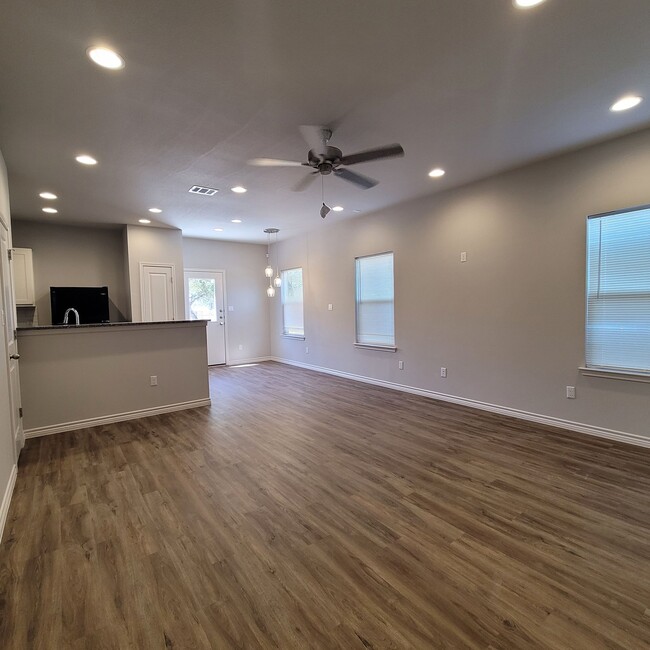 104 Peruna Dr in Marble Falls, TX - Building Photo - Building Photo