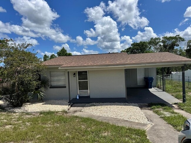 7103 Fireside St in Spring Hill, FL - Building Photo - Building Photo