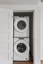 Live O in St. Laurent, QC - Building Photo - Building Photo