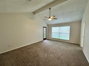 9322 Beringwood Dr in Houston, TX - Building Photo - Building Photo