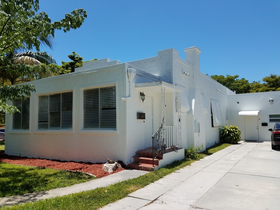 Dania MultiPlex in Dania Beach, FL - Foto de edificio