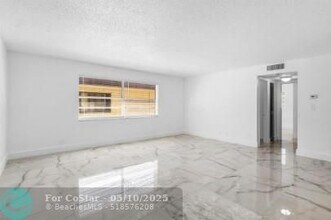 241 SE 9th Ave in Pompano Beach, FL - Building Photo - Building Photo
