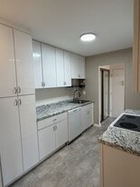 84 Amberly Dr in Englishtown, NJ - Building Photo