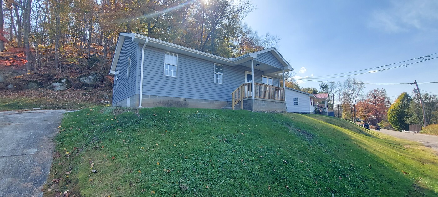 334 Warren Rd, Unit 334 Warren Road in Huntington, WV - Building Photo