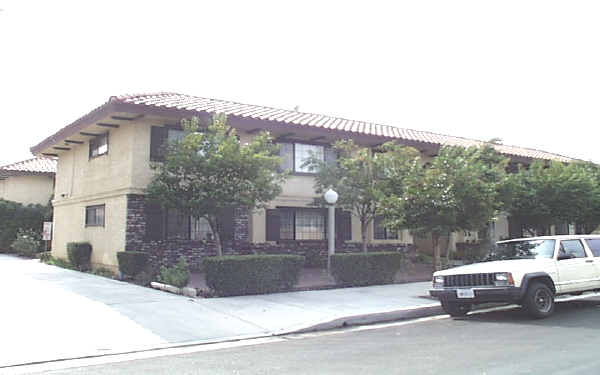 27516 Violin Canyon Rd in Castaic, CA - Foto de edificio