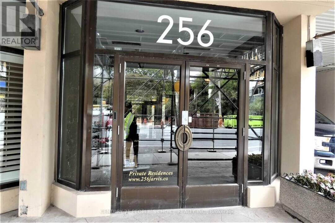 256 Jarvis St in Toronto, ON - Building Photo