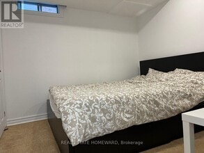 82 Rush Rd in Aurora, ON - Building Photo - Building Photo