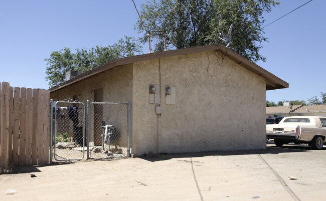 16446 Spruce St in Hesperia, CA - Building Photo - Building Photo