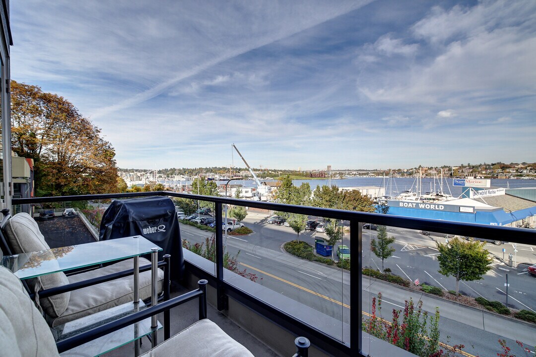 Great Priced Westlake Condo with Electric in Seattle, WA - Foto de edificio