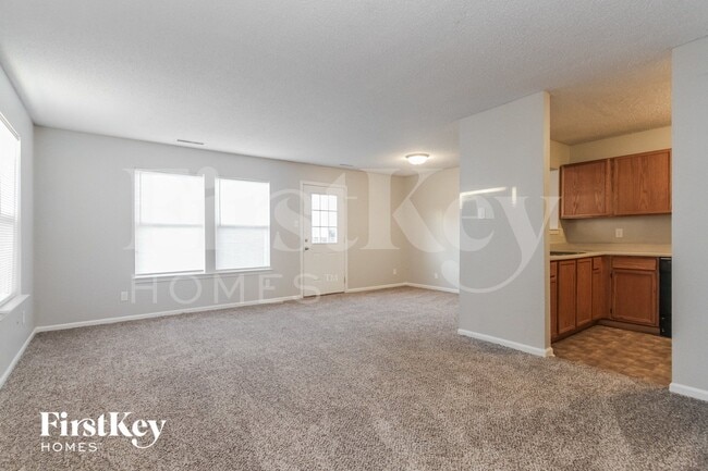 10870 Sweetsen Rd in Camby, IN - Foto de edificio - Building Photo