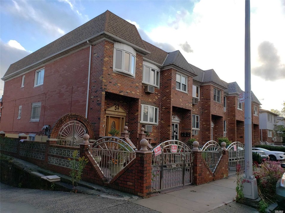 14762 Grand Central Pkwy-Unit -2 Fl in Queens, NY - Building Photo