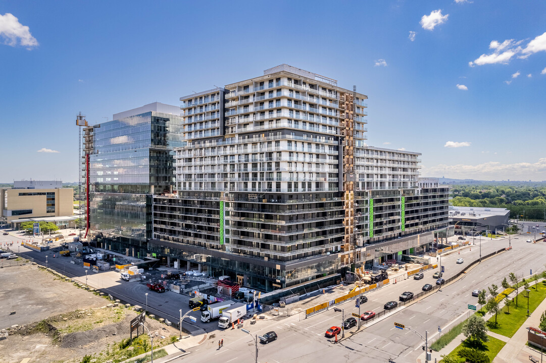 Waltz in Laval, QC - Building Photo