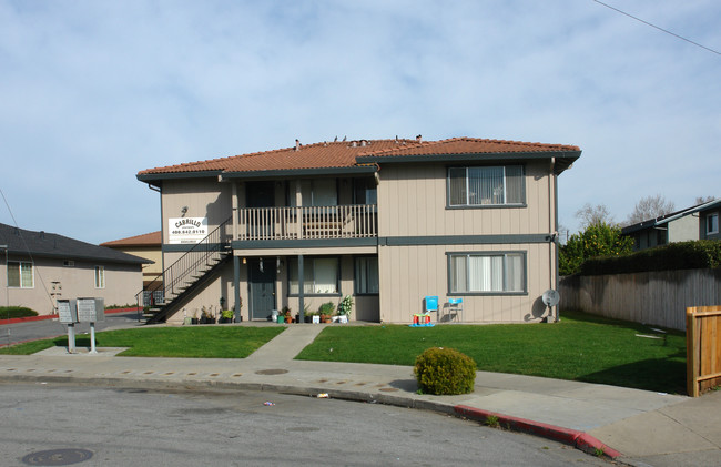 595 E 7th St in Gilroy, CA - Foto de edificio - Building Photo