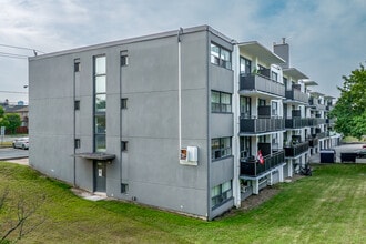 4750 Bathurst Street Apartments in Toronto, ON - Building Photo - Building Photo