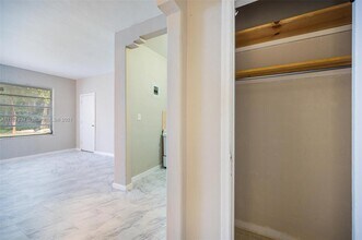 825 Alton Rd-Unit -4 in Miami Beach, FL - Building Photo - Building Photo