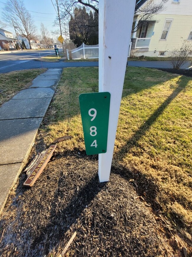 984 W Main St in New Holland, PA - Building Photo - Building Photo