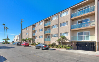 15 15th St, Unit 13 in Hermosa Beach, CA - Building Photo - Building Photo