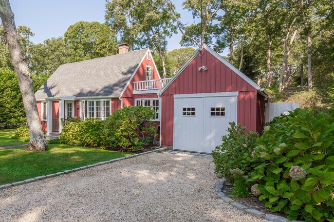 property at 25 Cove Rd N