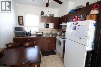 62 Dundas St in Brantford, ON - Building Photo - Building Photo