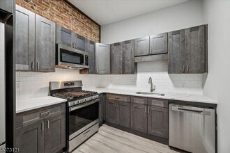 28 W Main St in Somerville, NJ - Building Photo - Building Photo