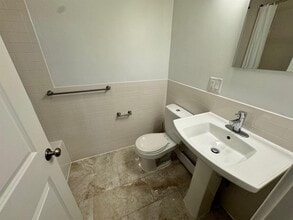 131 Summer St, Unit 37 in Malden, MA - Foto de edificio - Building Photo