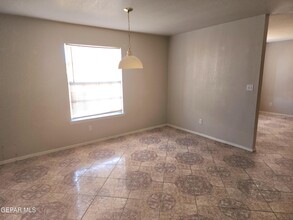 12042 Royal Woods Dr in El Paso, TX - Building Photo - Building Photo