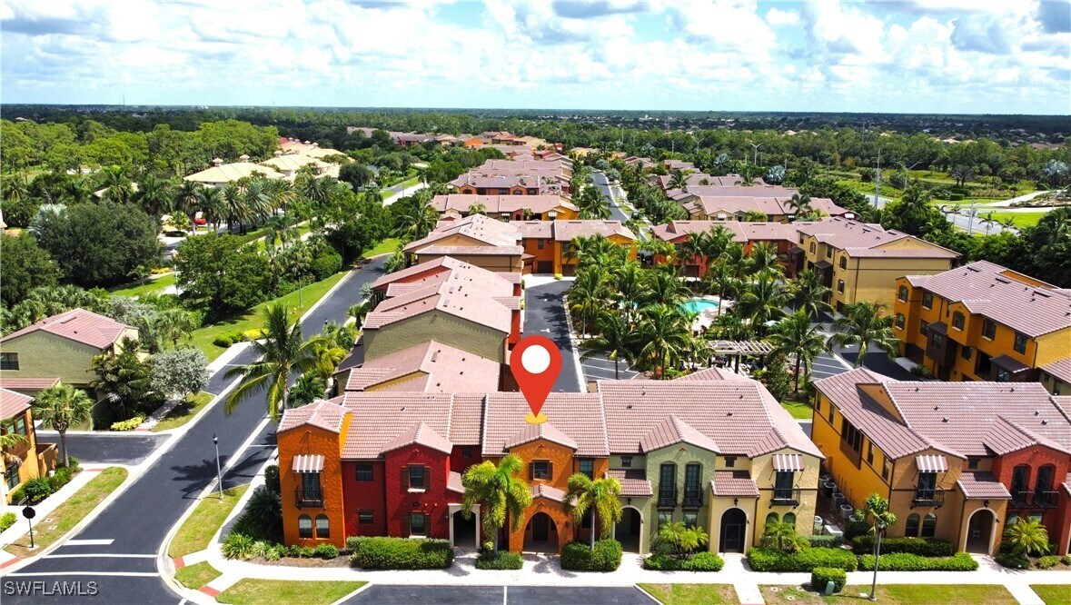 9067 Capistrano St N in Naples, FL - Foto de edificio