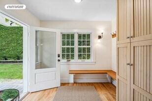 50 Corrigan St in Southampton, NY - Building Photo