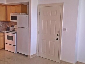 2630 SW 28th St in Miami, FL - Building Photo - Building Photo