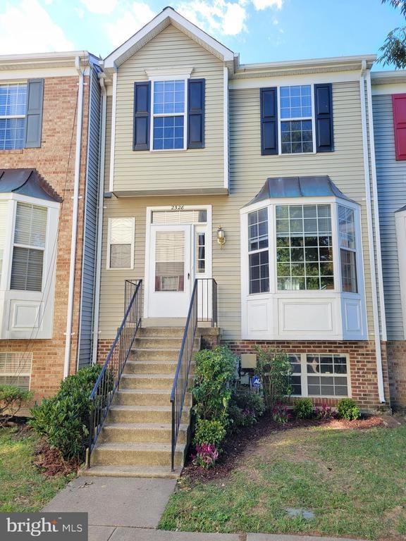 property at 2528 Ayr Ct